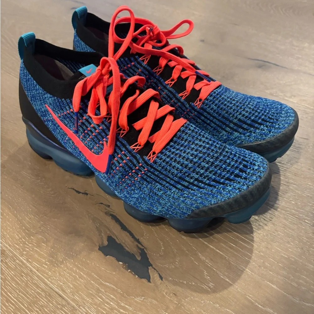 EUC Nike Air VaporMax Flyknit 3 in Blu Fury/Bright Crimson 11 - Picture 1 of 6